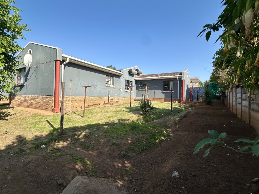 5 Bedroom Property for Sale in Southernwood Eastern Cape